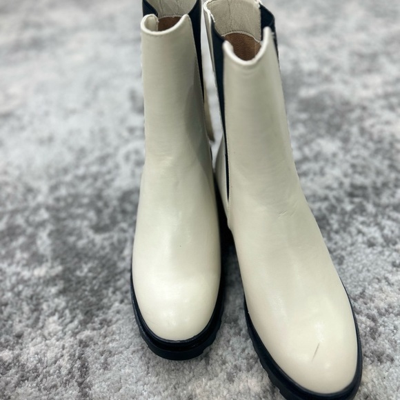 Women's Cream and Black chelsea Boots - Picture 2 of 5